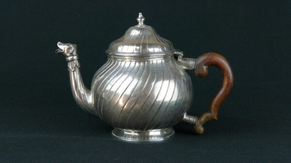 18th Century Portuguese Neoclassical Silver Teapot - Image 2