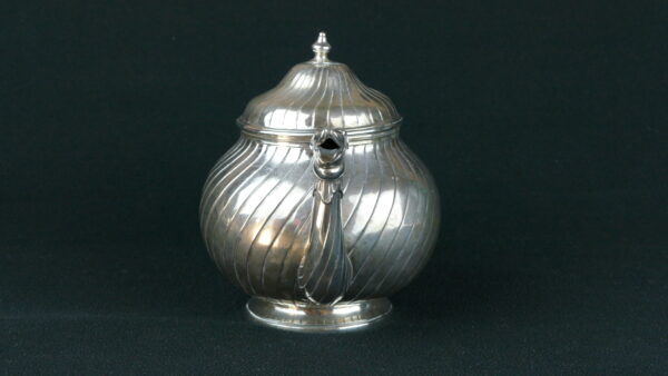 18th Century Portuguese Neoclassical Silver Teapot - Image 4