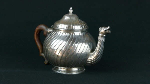 18th Century Portuguese Neoclassical Silver Teapot - Image 5