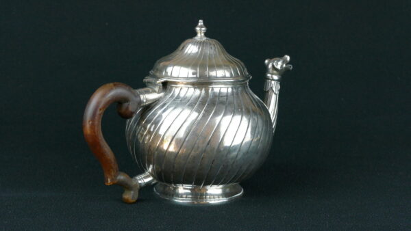 18th Century Portuguese Neoclassical Silver Teapot - Image 7