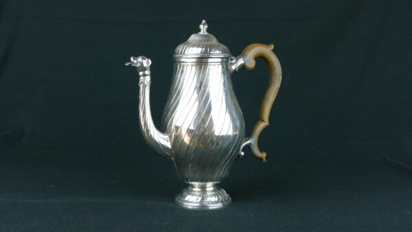 Elegant Antique Silver Teapot with Animal-Head Spout – 18th/19th Century, 1395g