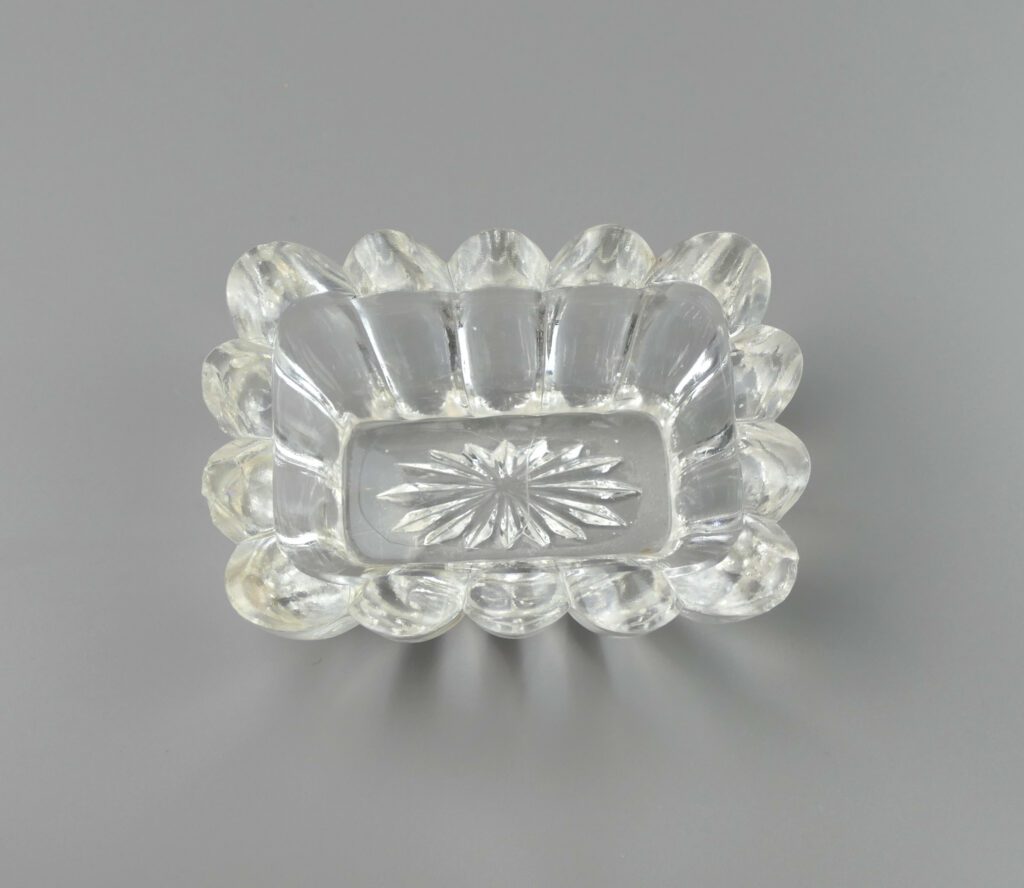 Vintage Pressed Glass Dish with Starburst Base & Scalloped Rim (Clear)