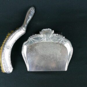 Art Nouveau Crumb Set